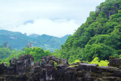 山峰云雾喀斯特风景自然户外