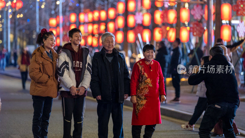 成都除夕夜双子塔和交子大道的新年活动