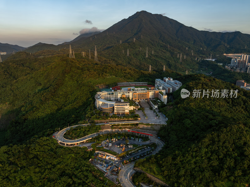 深圳盐田港繁忙港口货物集装箱蓝调航拍