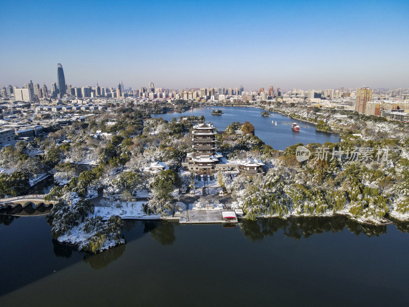 山东济南城市冬天雪景航拍图