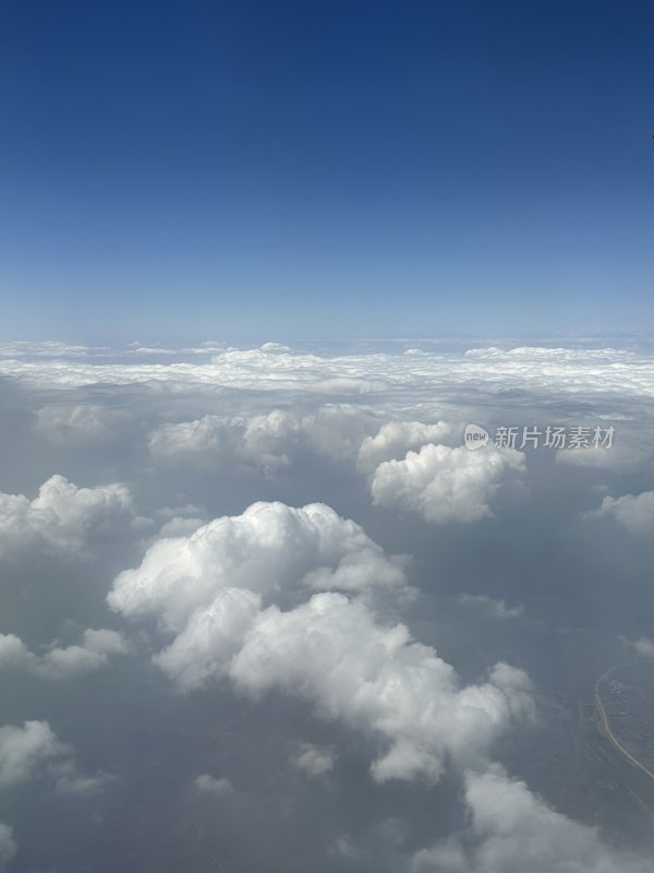 云端飞行云朵飞机