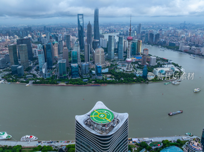 上海台风暴风雨来临前黑云压城航拍