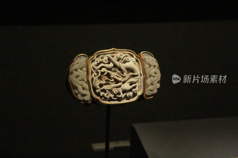 雕刻龙纹古代玉器饰品