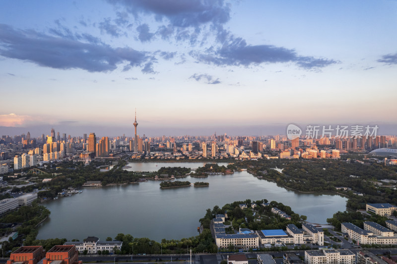 天津天塔湖水上公园景区城市日落晚霞风光