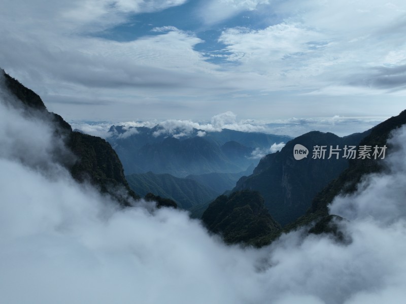 航拍云层之上大山自然风光风景如画圣堂山