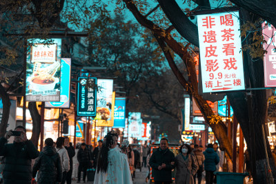 夜市小吃美食人群叫卖