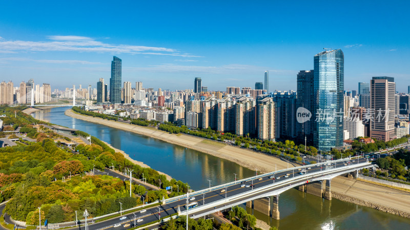 武汉汉江桥及城市建筑风光