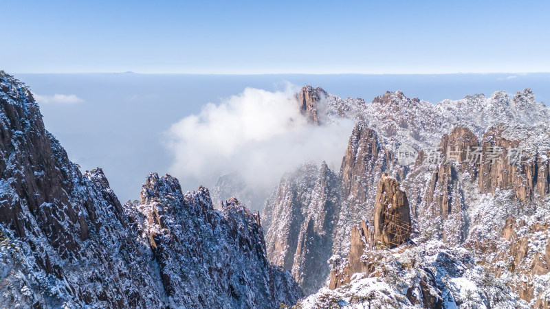 雪后黄山日出航拍