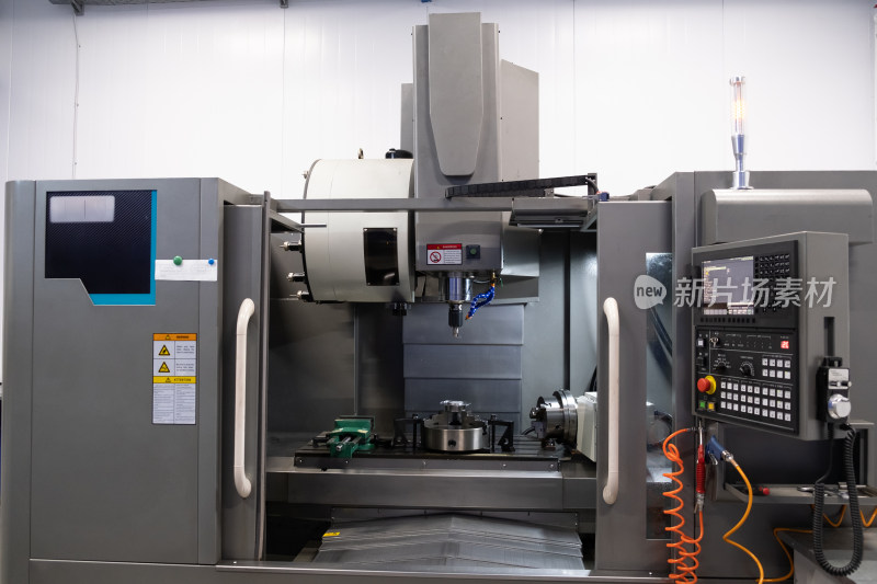 工厂内的工业数控机床