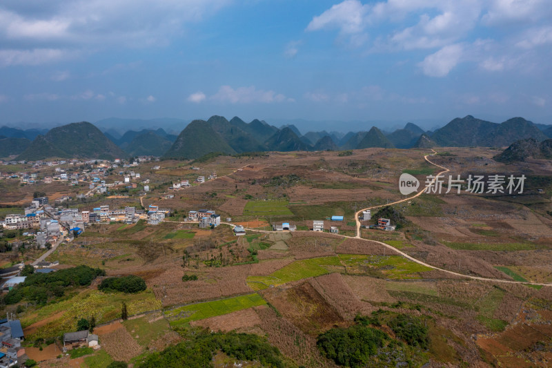 山脉 山峰 山峦 云雾缭绕的山峰