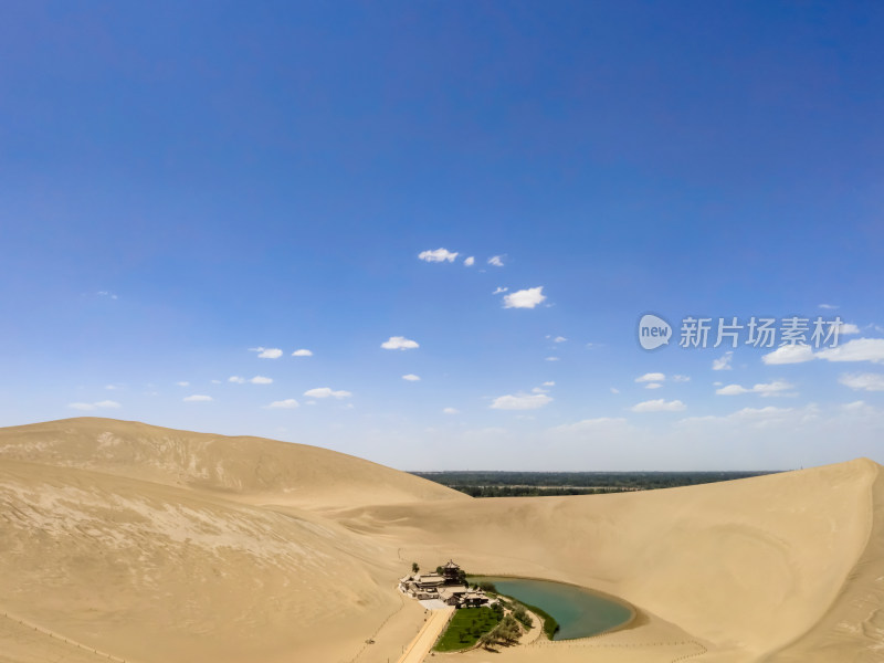 敦煌鸣沙山月牙泉风景