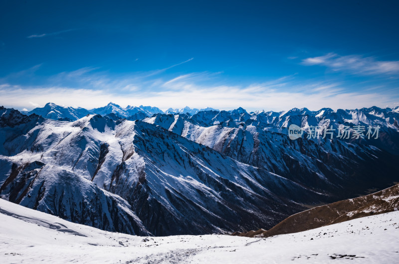 新疆天山山脉雪山山峰山脉