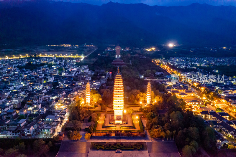 云南大理三塔寺夜景航拍