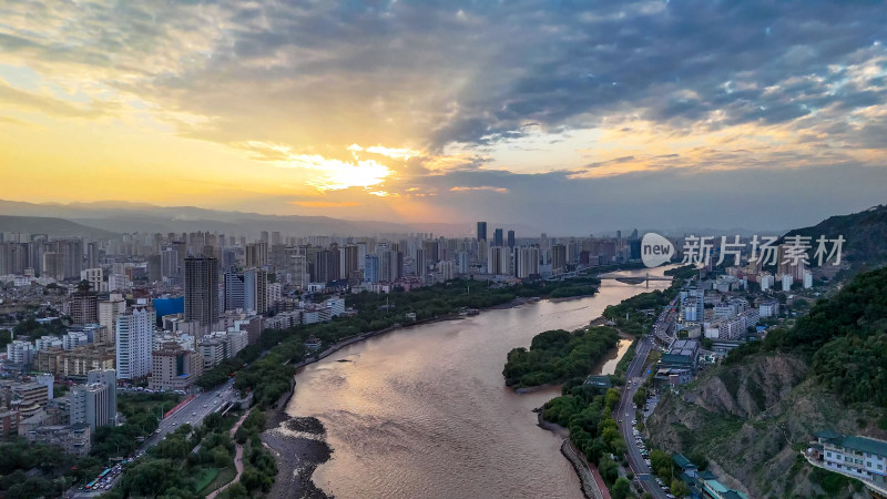 夕阳下的黄河第一桥中山桥航拍图