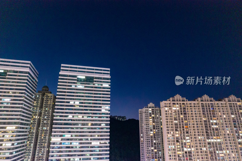 贵阳花果园双子塔夜景灯光航拍摄影图