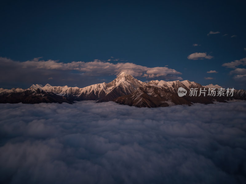 四川甘孜州子梅垭口云海贡嘎雪山高空航拍