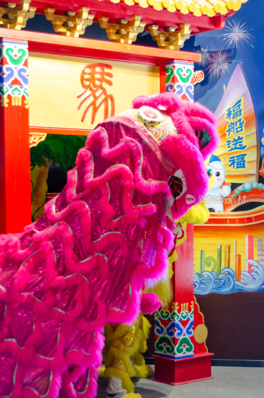 舞狮庆祝中国新年的到来