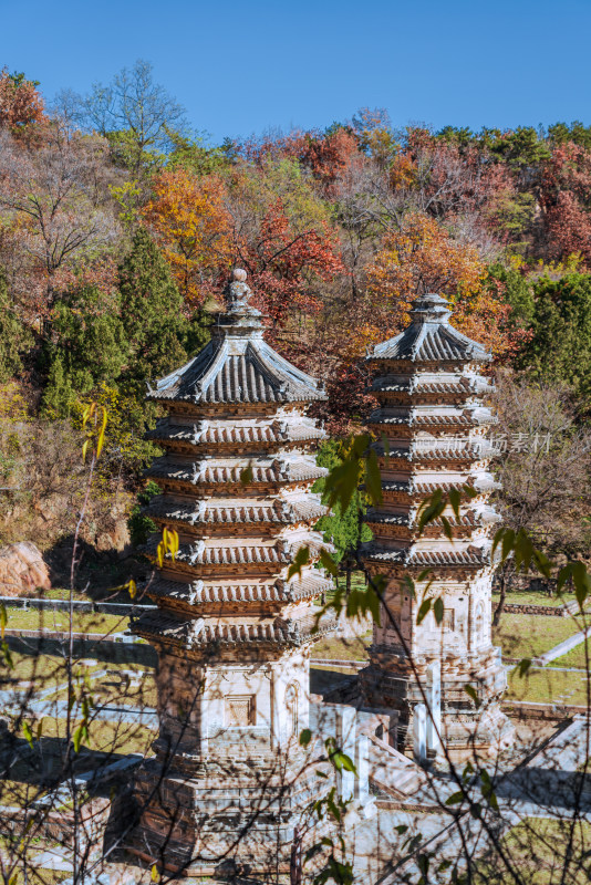 秋天中国北京昌平银山塔林公园的砖塔
