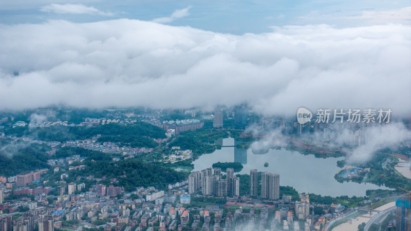 云雾缭绕中的长沙城市高楼鸟瞰景象