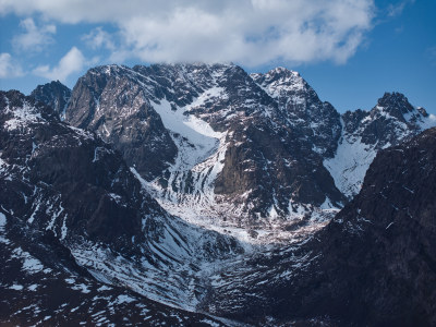 航拍天山博格达峰