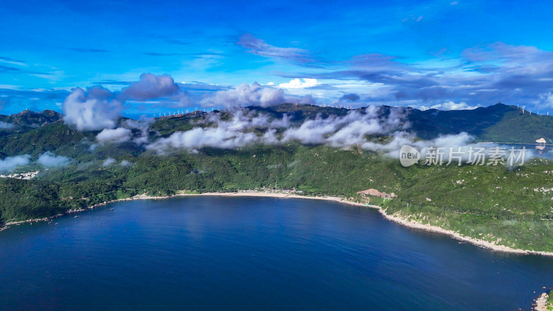 航拍南澳岛清晨云海海上岛屿大海海洋