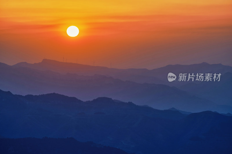 夕阳下的潭溪山