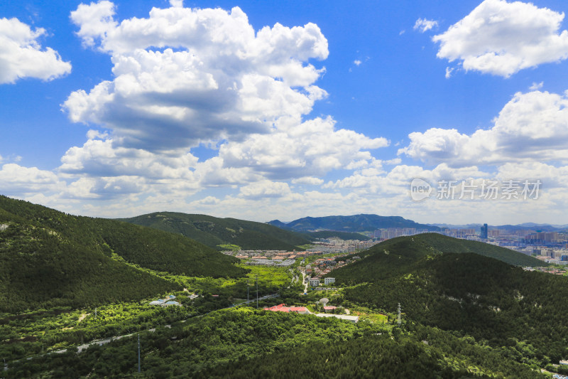 山东济南城市蓝天白云千佛山航拍