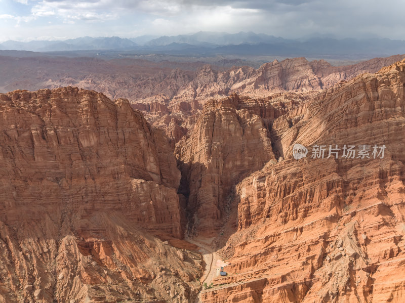 新疆南疆阿克苏库车天山大峡谷丹霞高空航拍