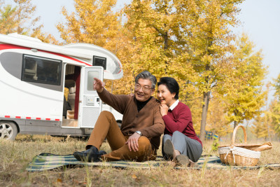 老年夫妻自驾旅行