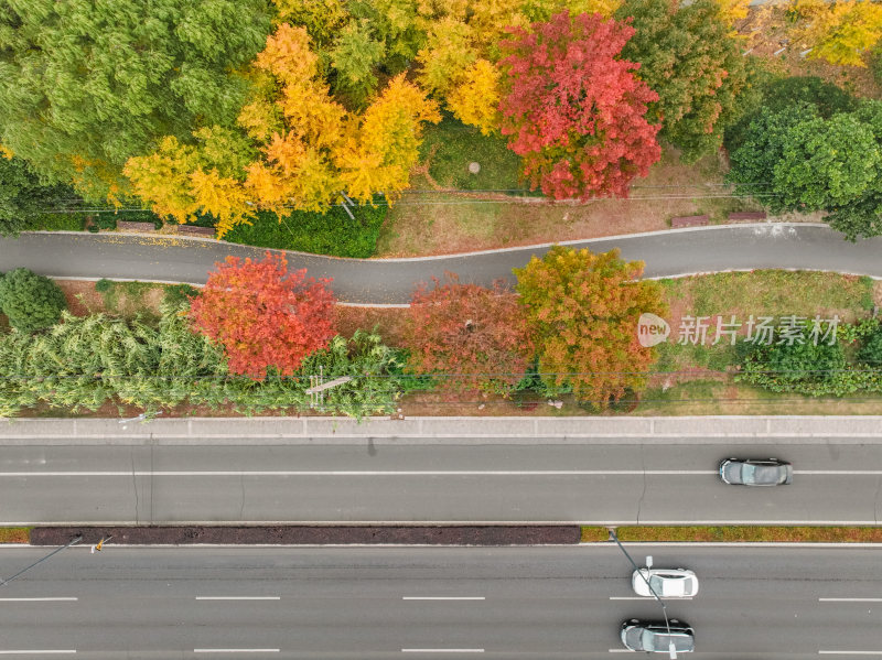 航拍昆山道路上的秋冬景色