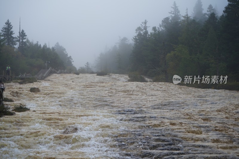 四川阿坝藏族羌族自治州黄龙风景区