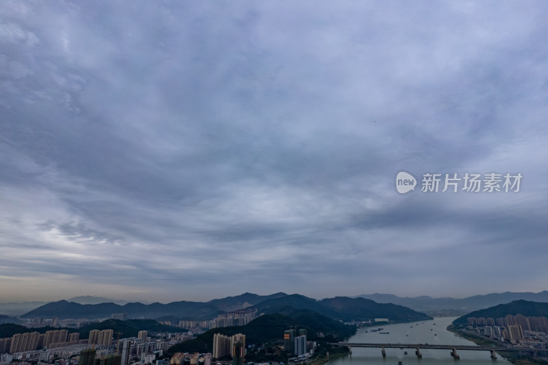 广东肇庆西江清晨风光航拍摄影图