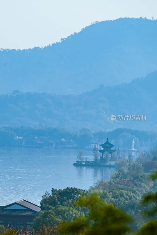 冬日晴朗的午后，浙江宁波东钱湖户外风光