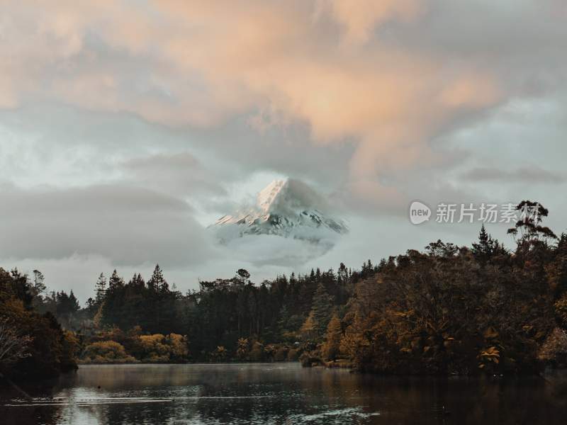 湖面 风景 海报背景