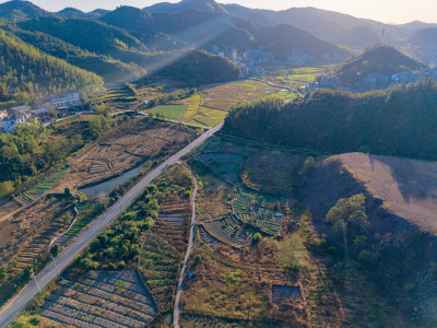 大山农村房屋公路航拍图