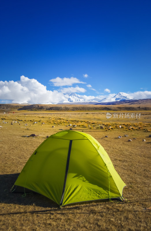 雪山脚下帐篷露营徒步旅行