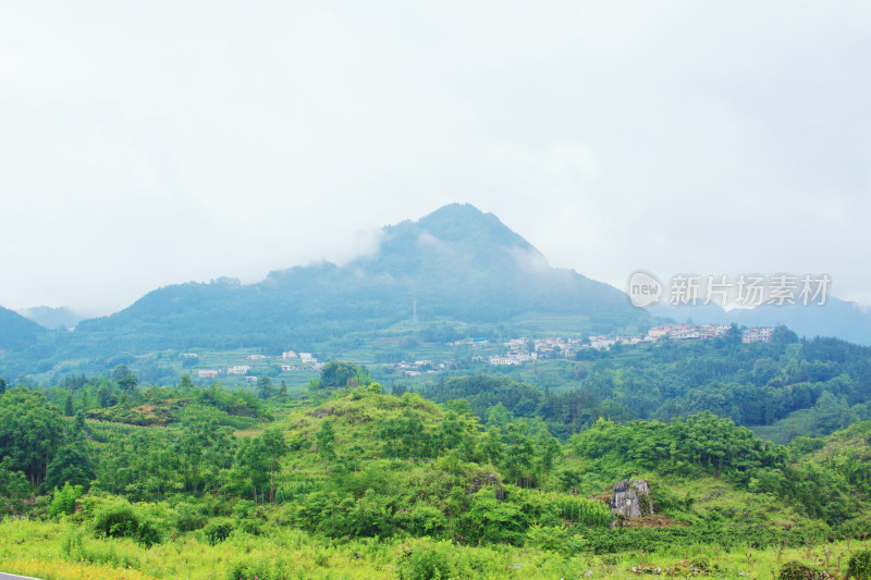 山峰云雾喀斯特风景自然户外