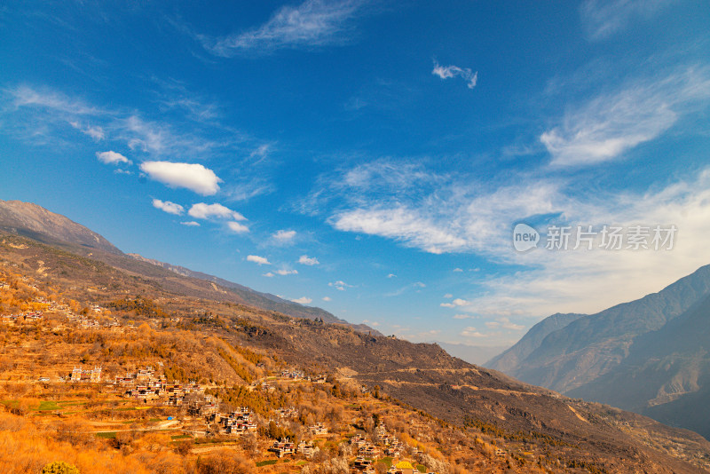 高原峡谷风光丹巴民居