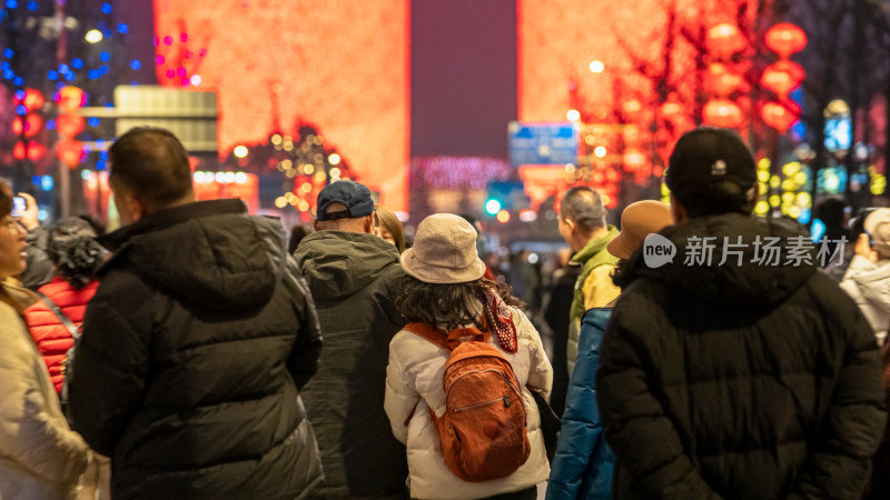 成都除夕夜双子塔和交子大道的新年活动