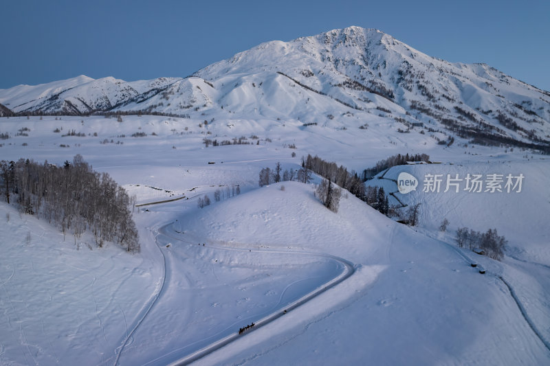 新疆北疆阿勒泰禾木冬季雪景童话世界航拍