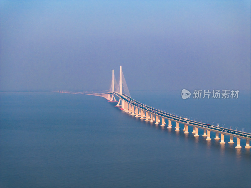 航拍上海长江大桥