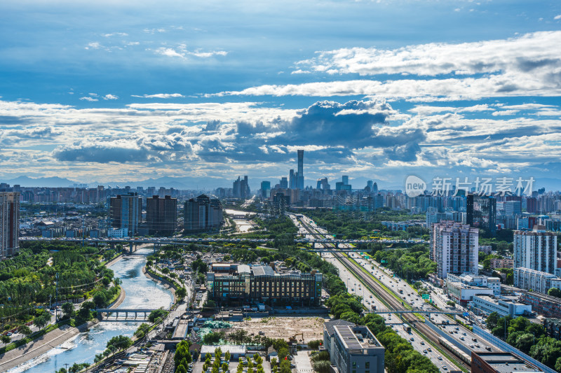 北京全景河流与高楼交织的都市风貌