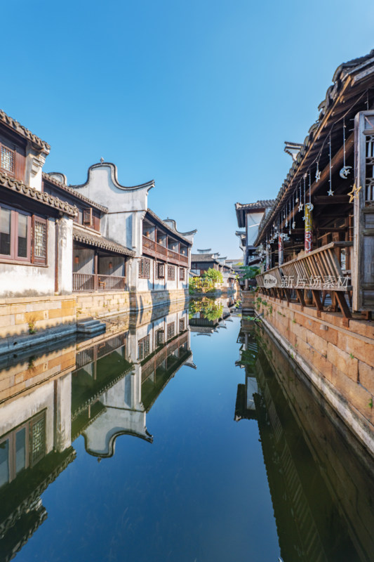 江南水乡蓝天水景建筑-嘉兴月河历史街区