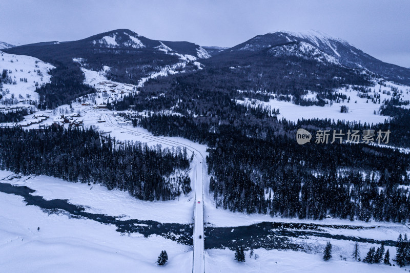 新疆阿勒泰喀纳斯冬季雪景