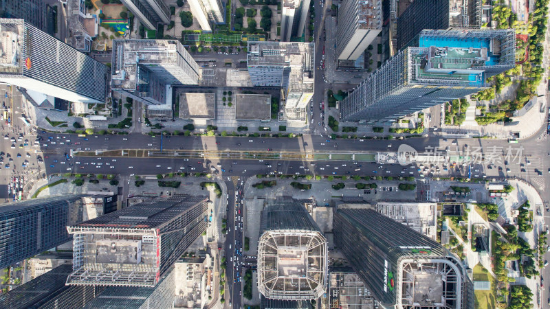 俯拍城市高楼交通航拍
