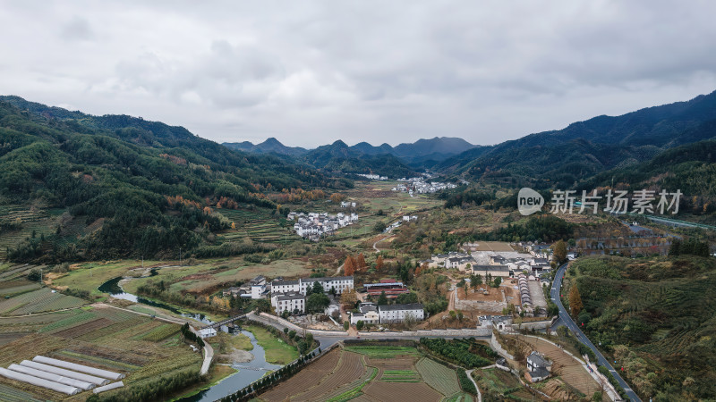 安徽呈坎村山村秋景徽派建筑群航拍