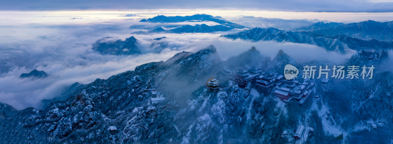 洛阳老君山金顶建筑群雪后云海自然风景