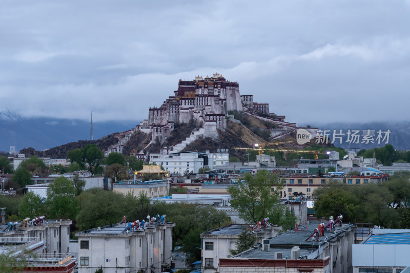 西藏拉萨日光之城布达拉宫圣地宁静建筑群