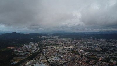 航拍广东省东莞市清溪镇风雨欲来城市风光