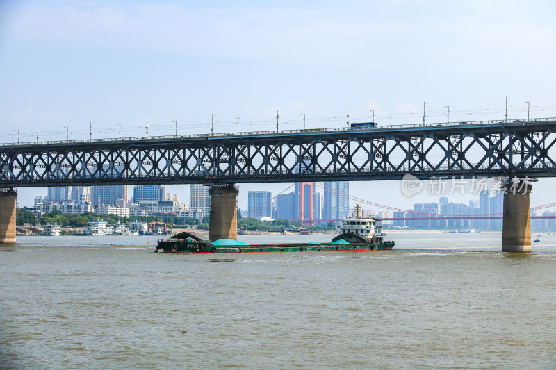 湖北武汉长江江滩沿线风景